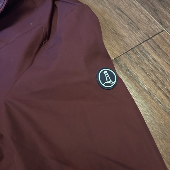 Lands' End Women's Maroon water resistant jacket - Picture 4 of 7